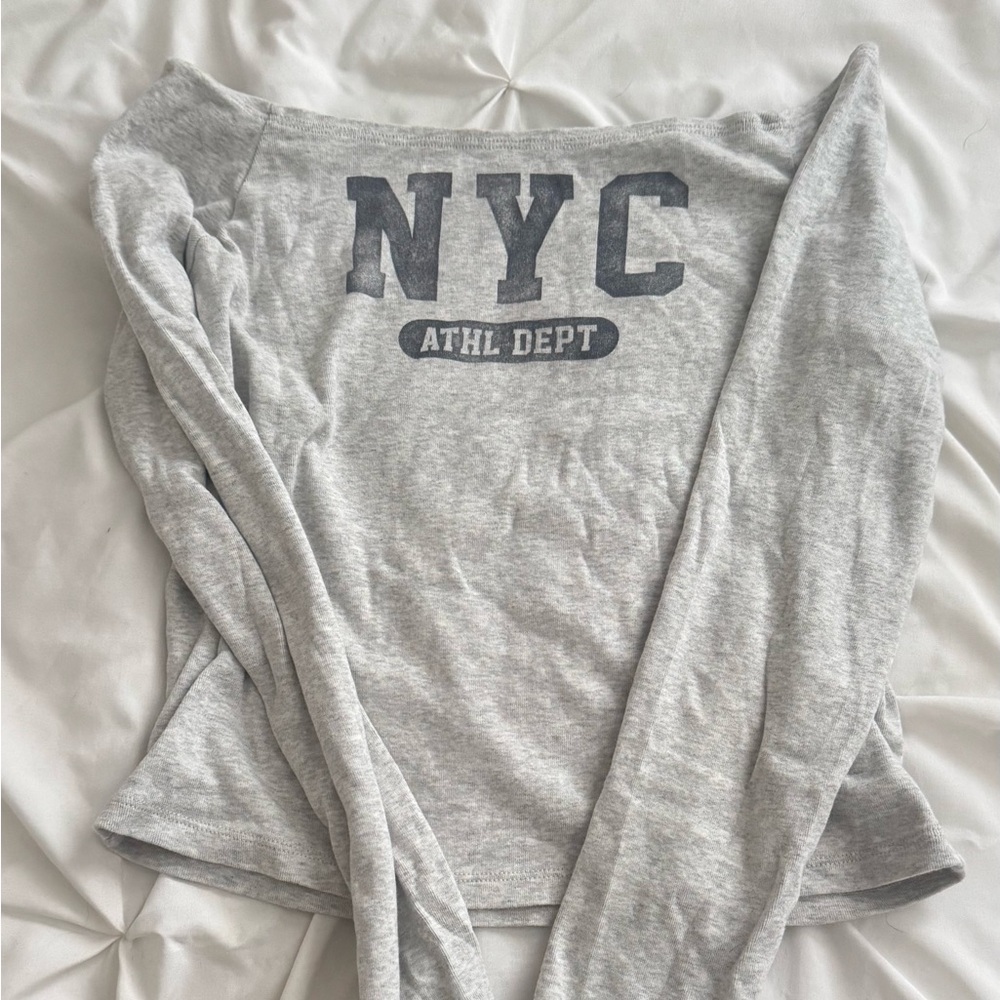 Hollister Light Gray Crewneck Tee - Size Small